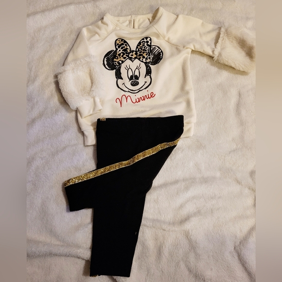 Minnie sweatshirt with the fur and gold trimmed pants 3-6 months - Picture 5 of 5